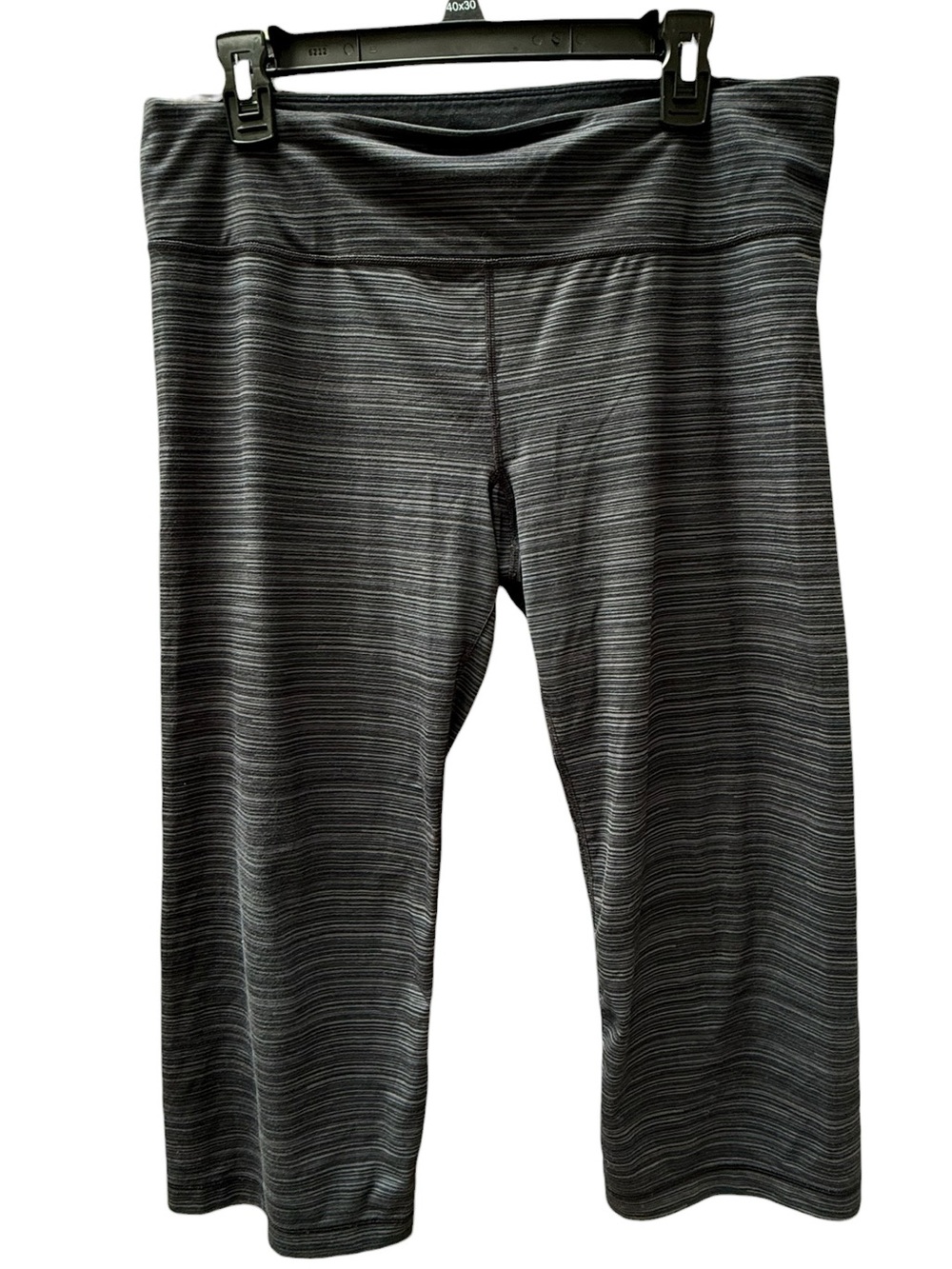 Under Armour Gray Spacedye Cropped Workout Leggings Size Large